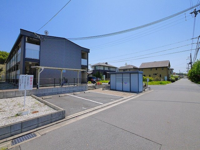 レオパレスフローレス州見台の駐車場|駐車場があるので、車を買う予定の方も安心です