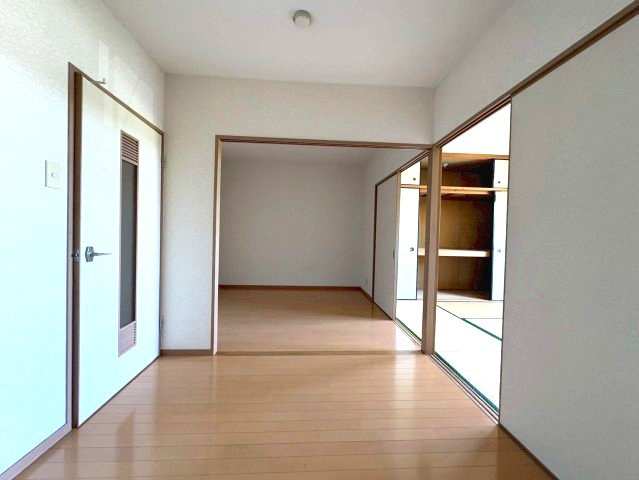 パインアベニューの内装