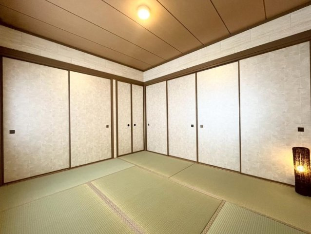 三島江2丁目の和室|和室は寝室や子ども遊びスペースにも最適。畳ならではの柔らかさで、安全・快適に暮らせる心落ち着く居室です