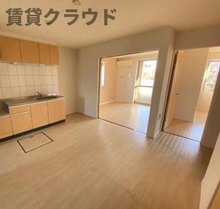 ヴェルジュドゥソレイユの居間・リビング|こちらの居間で趣味の時間をお楽しみください