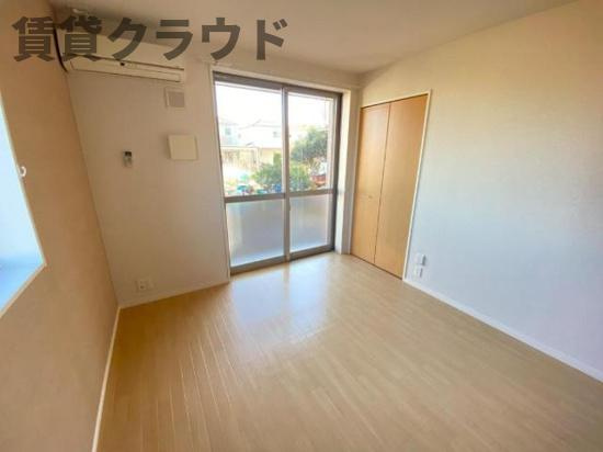 ヴェルジュドゥソレイユの寝室|広くて明るい寝室