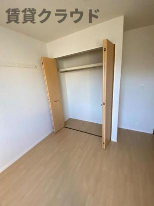 ヴェルジュドゥソレイユの収納|お洋服がかけられるハンガーラック付きです♪