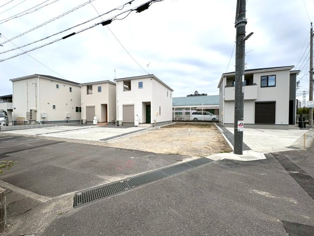 リーブルファイン　岐阜市西川手　全4区画分譲の前面道路含む現地写真|■前面道路　
■ヤマダ不動産　株式会社リライフ