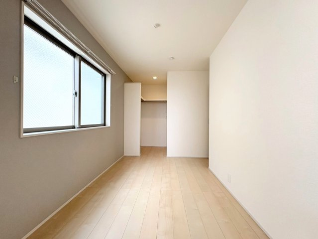 リーブルファイン　岐阜市西川手　全4区画分譲の寝室|すべての居室にはたっぷり収納できる大型のクローゼット、各室に２４時間換気システムを設置しています。
排気ファンから低風量で24時間強制排気し、家の中の空気をいつも新鮮に保ちます。
