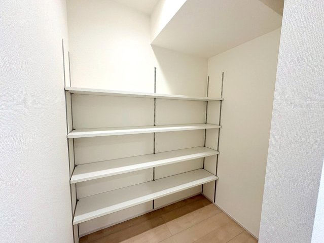 リーブルファイン　岐阜市西川手　全4区画分譲の収納|棚付き収納で、収納上手に！