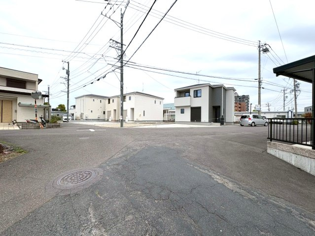 リーブルファイン　岐阜市西川手　全4区画分譲の前面道路含む現地写真|■前面道路　
■ヤマダ不動産　株式会社リライフ