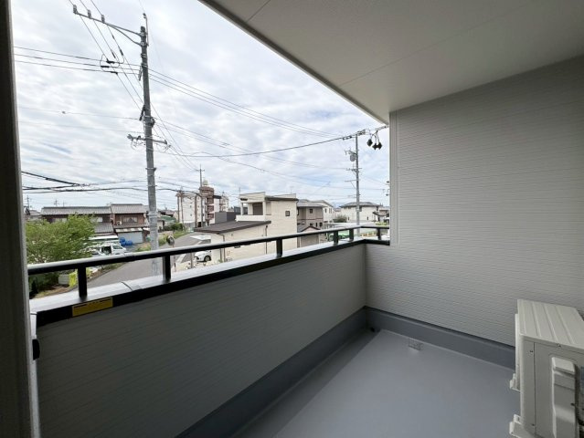 【商談中】リーブルファイン　岐阜市西川手　全4区画分譲のバルコニー|バルコニーは南向きで洗濯物もよく乾きます！強度と表面積硬度を持つFPRで防水しています。
