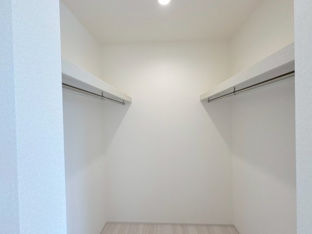 【商談中】リーブルファイン　岐阜市西川手　全4区画分譲の収納|ハンガー付きの枕棚付きのウォークインクローゼットで、収納上手に！