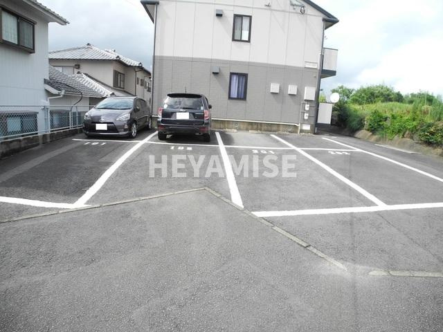 アーバンビューSATOUの駐車場