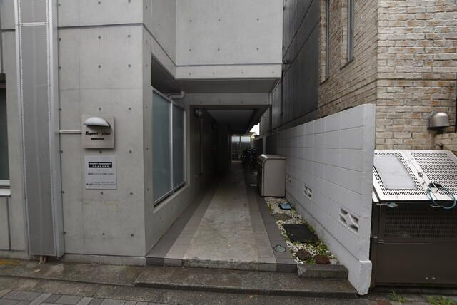 小金井市本町３丁目の賃貸マンションのエントランス