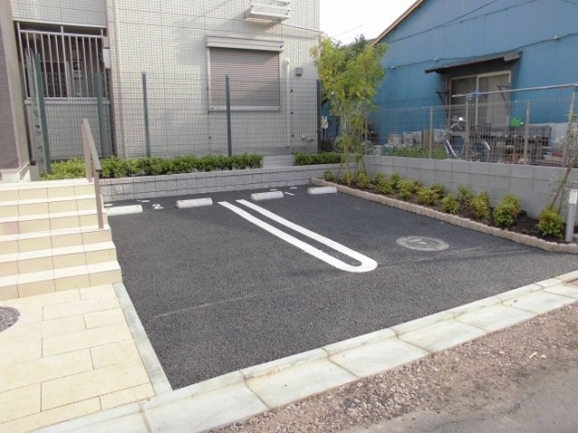 ル・ブラン立花の駐車場