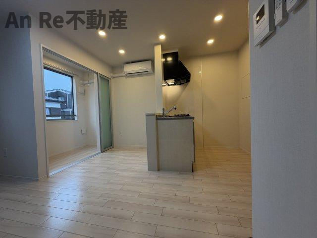 川口市大字安行領根岸のアパートの居間・リビング