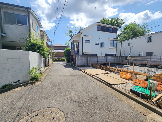 練馬区石神井台1丁目 限定1棟の前面道路含む現地写真|北側4ｍ通路+南側4ｍ通路に面する整形地に誕生します
両面通路の快適な立地
陽当たり通風良好です♪