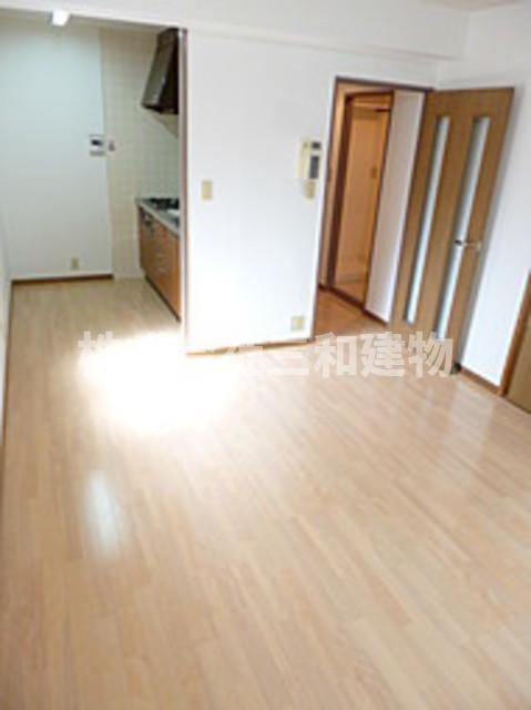 エディフィシオ成増の居間・リビング|同間取り別室の参考写真です