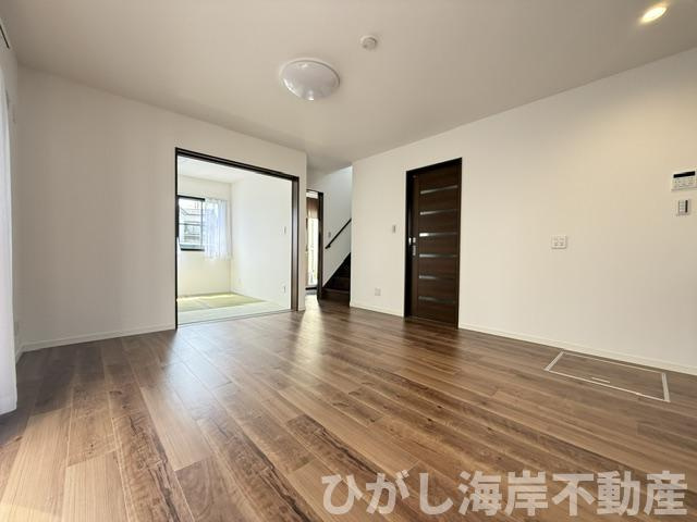 茅ヶ崎市香川4丁目　中古戸建の居間・リビング|新規リフォーム完了！　12.5帖　LDK