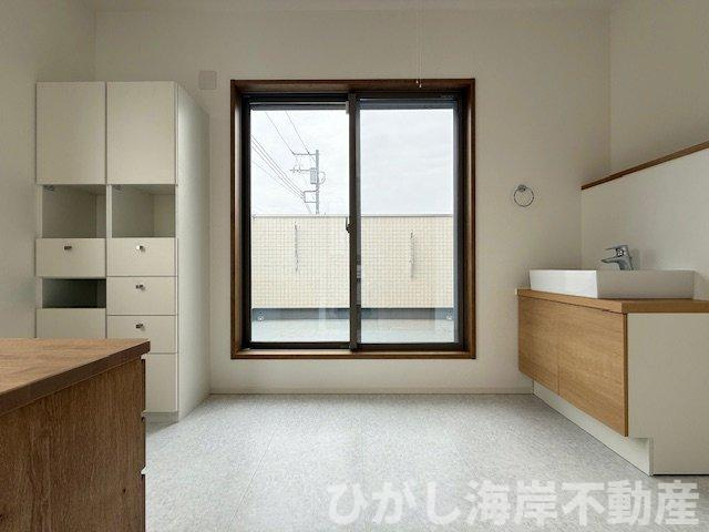 平塚市菫平　新築戸建　の設備|ランドリールーム