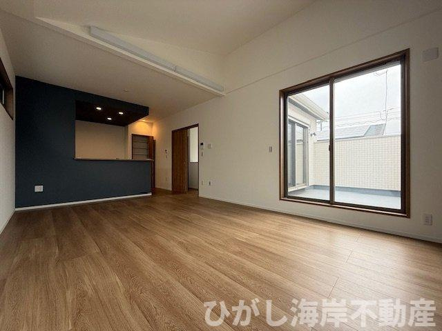 平塚市菫平　新築戸建　の居間・リビング|17.8帖　LDK