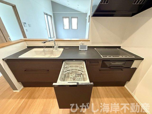 平塚市菫平　新築戸建　のキッチン|食洗器付きシステムキッチン