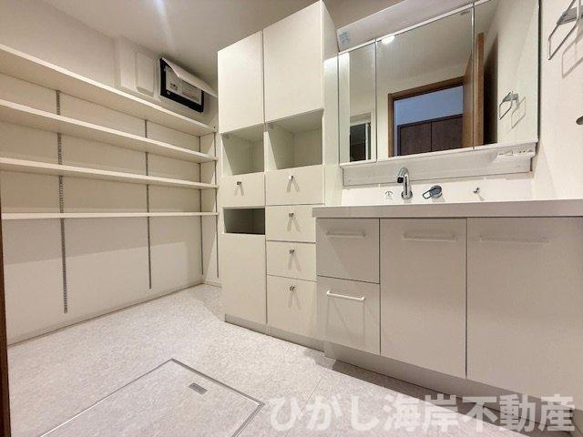 平塚市菫平　新築戸建　の脱衣所|脱衣スペース