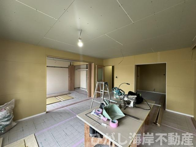 辻堂駅前ハイツ２号棟のダイニング|6月8日撮影　新規リフォーム中　16.2帖　LDK