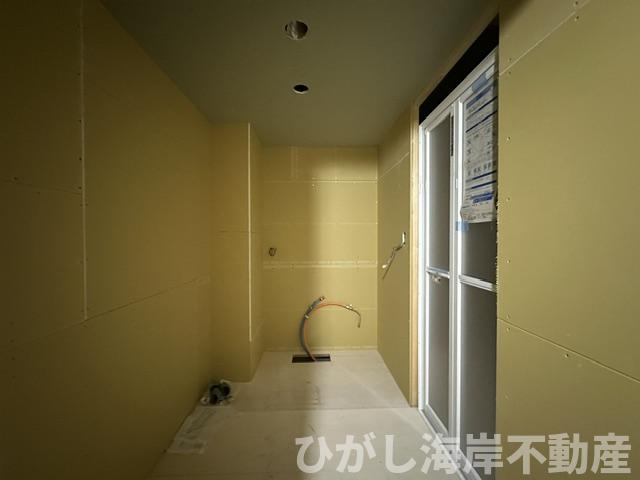 辻堂駅前ハイツ２号棟の脱衣所|6月8日撮影　新規リフォーム中　脱衣スペース