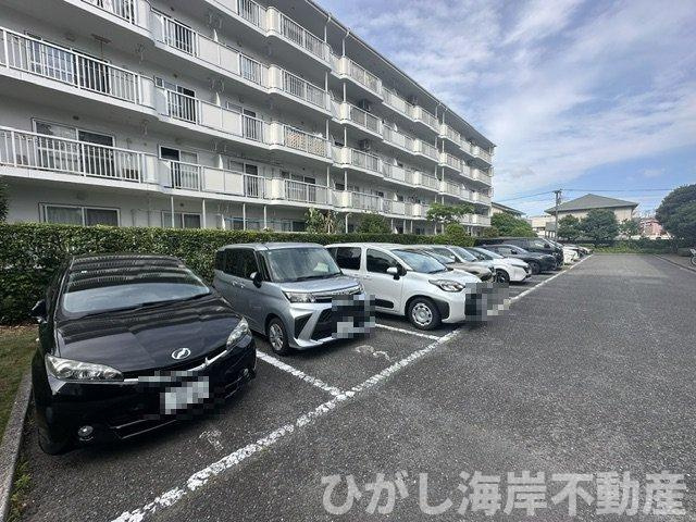 辻堂駅前ハイツ２号棟の駐車場|敷地内駐車場