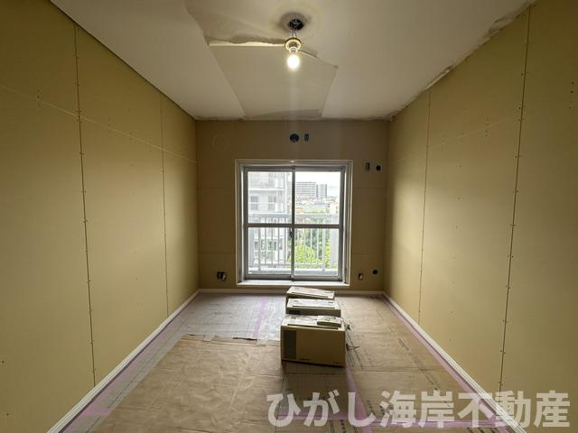 辻堂駅前ハイツ２号棟の寝室|6月8日撮影　新規リフォーム中　6.7帖　洋室