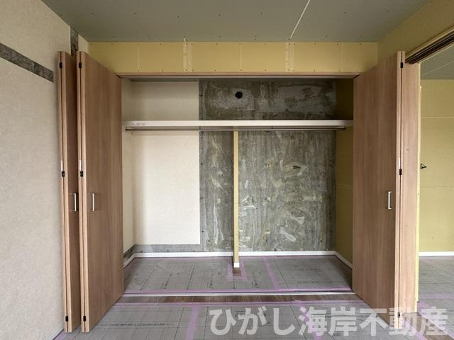辻堂駅前ハイツ２号棟の収納|6月8日撮影　新規リフォーム中　各居室　収納スペース付き