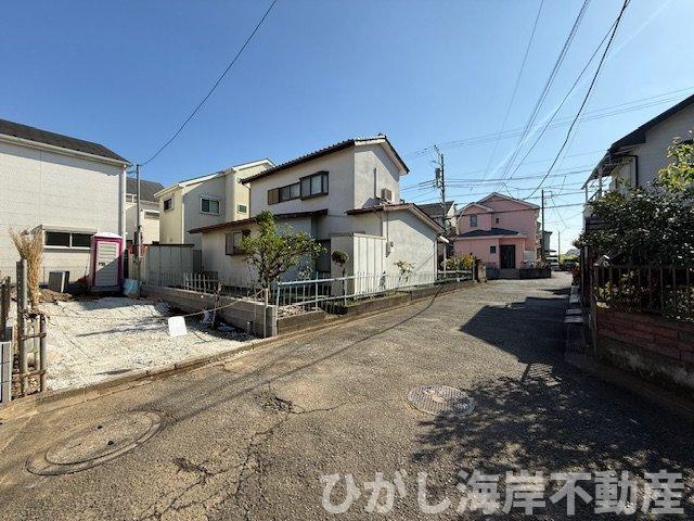 茅ケ崎市甘沼　新築戸建の前面道路含む現地写真|4月16日撮影　建築中　現地外観