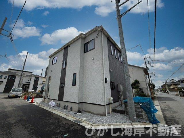 平塚市西真土1丁目 　新築戸建　全16棟の前面道路含む現地写真|現地外観