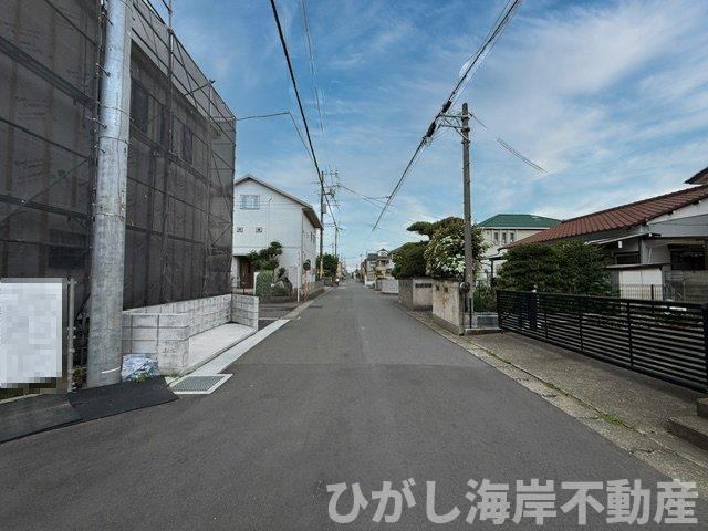 平塚市西真土1丁目 　新築戸建　全16棟の前面道路含む現地写真|6月15日撮影　建築中　現地外観