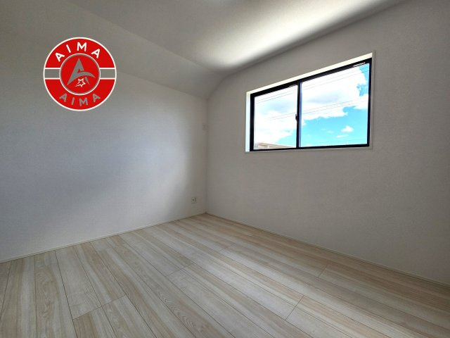 N・福岡市城南区樋井川2丁目第4-2棟（2号棟）の子供部屋|穏やかな光が差し込む室内には、穏やかな時間が流れます。