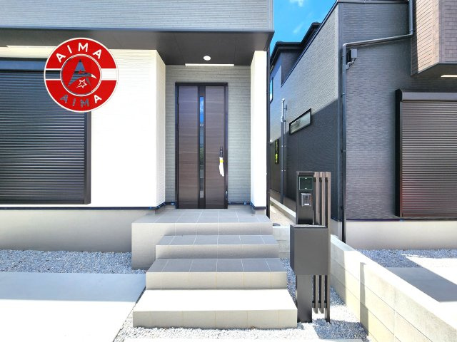 N・福岡市城南区樋井川2丁目第4-2棟（2号棟）の玄関|おでかけの時も帰った時も、「我が家」を最初に感じでもらえる素敵な空間に。