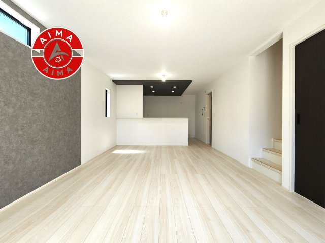 N・福岡市城南区樋井川2丁目第4-2棟（2号棟）の居間・リビング|多くの時間を過すことになるリビングだからこそ、いつも穏やかな空間・解放感が味わえ毎日が充実します。