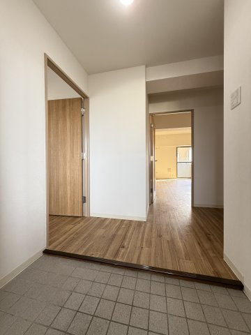 メゾンセレナの玄関