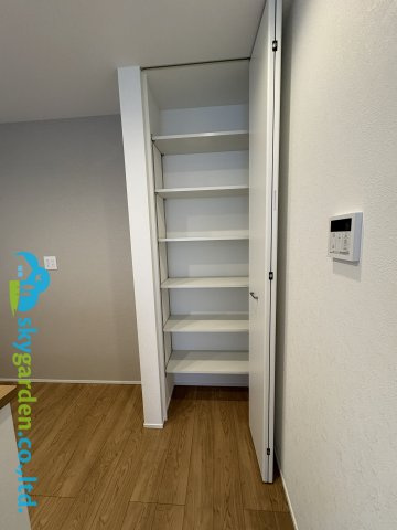 高座郡寒川町小谷１丁目Ⅱ　新築戸建　全４棟C棟の収納|キッチン後ろのパントリー