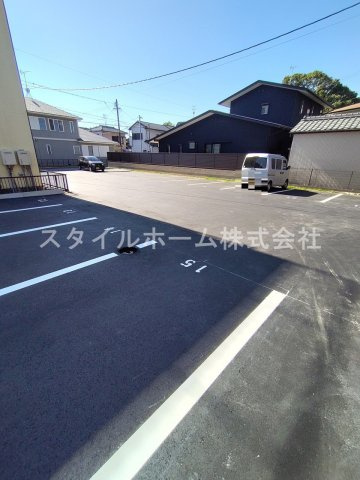 セザンヌ南栄の駐車場