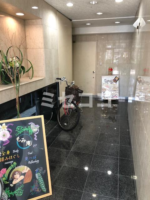 エルコート谷町ビルのエントランス