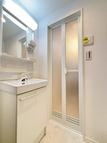 「防音アパート」Soie Sound 新松戸の独立洗面台|イメージ写真です（※現況とは異なります）
