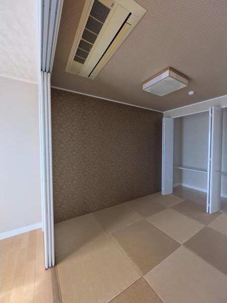 PHOENIX KANAYAMAの寝室|開放的な寝室です