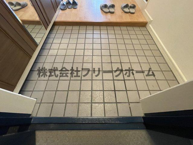 武蔵野市関前５丁目の賃貸マンションの玄関