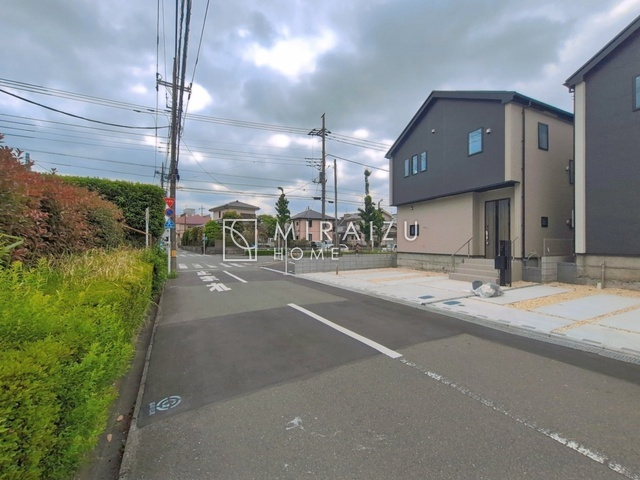 【外観】 | 青く澄み渡った綺麗な空と、陽の光をたっぷりと受ける、そんな新築住宅で新生活をスタートしてみませんか？見学・ご相談等、ミライズホーム(株)までお気軽にご連絡下さい。