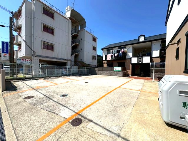 新栄プロパティーはびきのⅡの駐車場