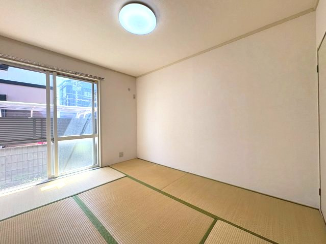新栄プロパティーはびきのⅡの和室