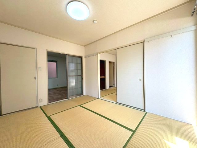 新栄プロパティーはびきのⅡの寝室