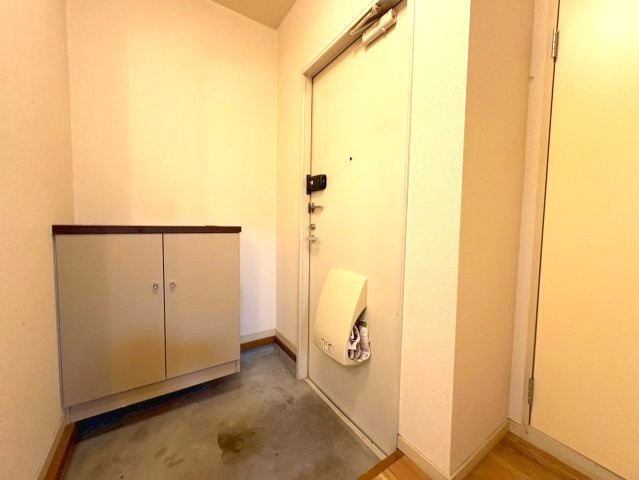 新栄プロパティーはびきのⅡの玄関