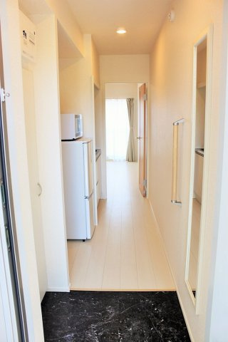 クレイノサニーハイツ２の玄関|姿見、玄関手すり付