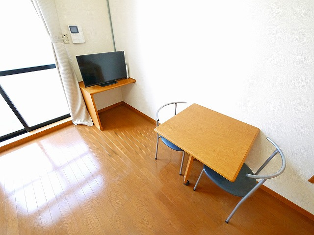 レオパレス大徳Ａの設備|テレビ、机完備