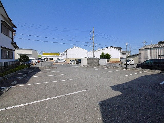 レオパレス大徳Ａの駐車場|駐車場に車を止められます