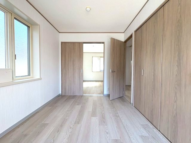 新栄プロパティーはびきのⅡの洋室